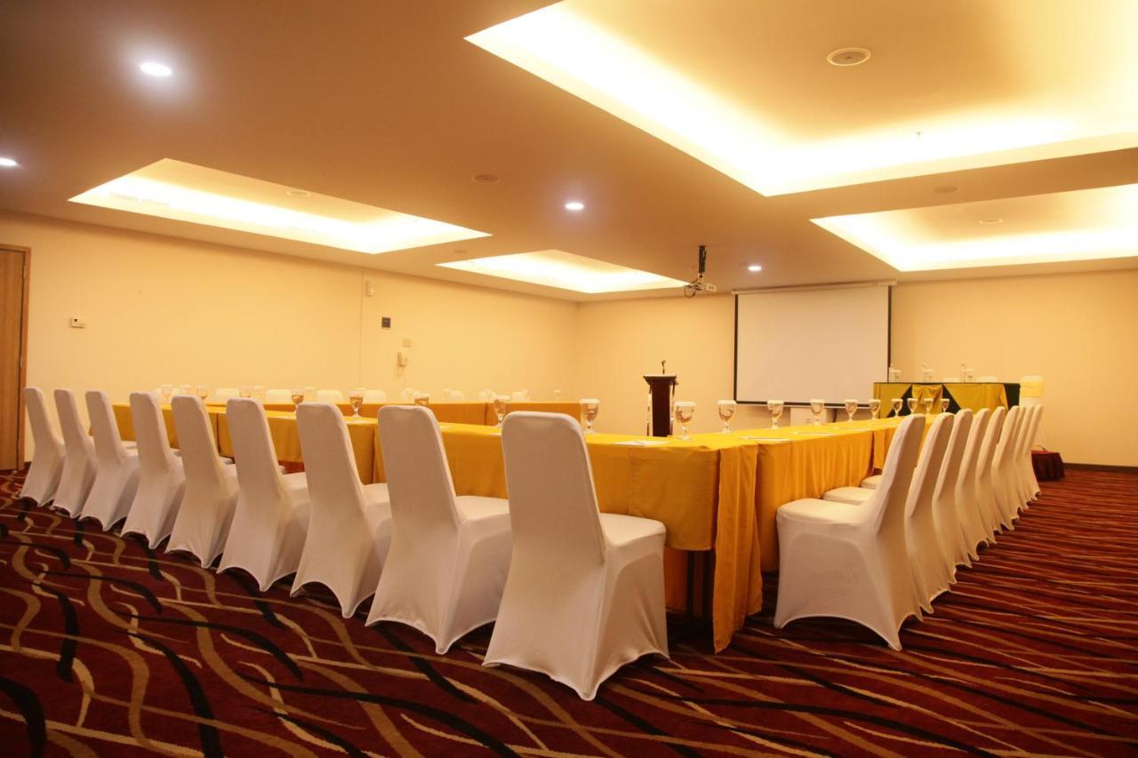 Winstar Hotel Pekanbaru Extérieur photo