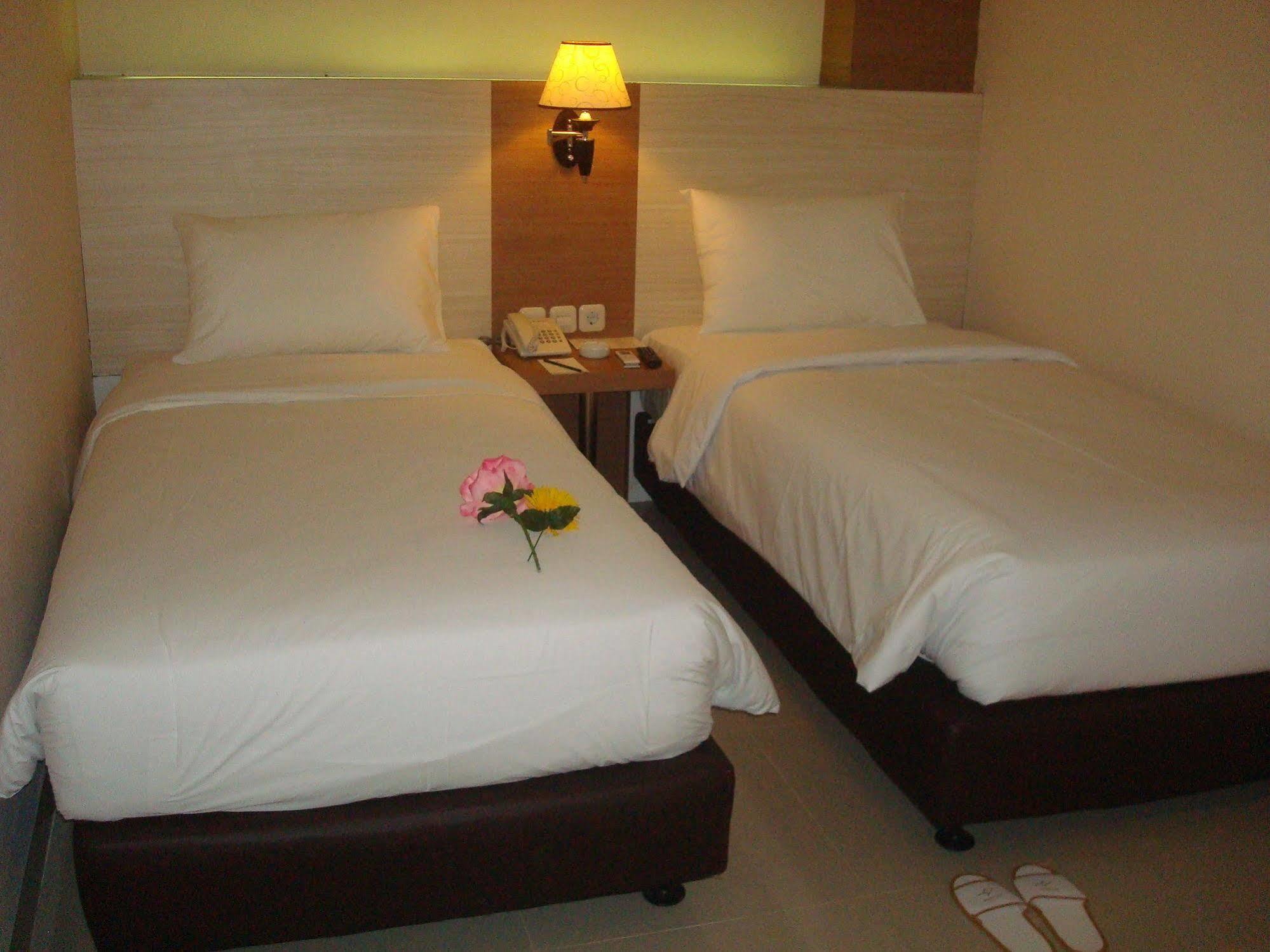 Winstar Hotel Pekanbaru Extérieur photo